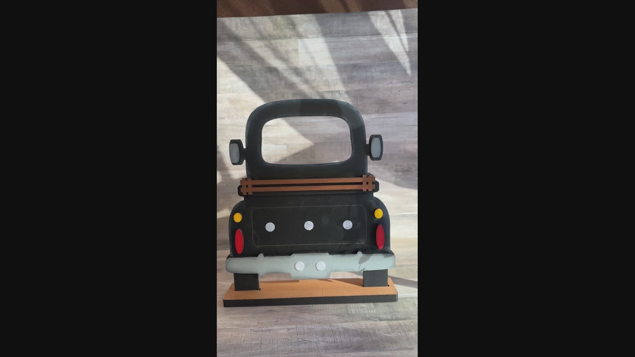 Video showing that the trucks have a white side and black side. Each side can be used to add inserts. 